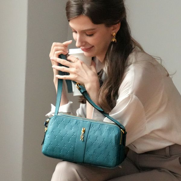 ミヌエット　ミスティグレー、アドリアブルー