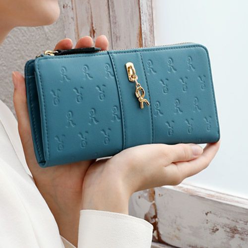 40代女性に人気のレディース長財布は、ジャーダ ロベルタ・ディ・カメリーノのエレナ