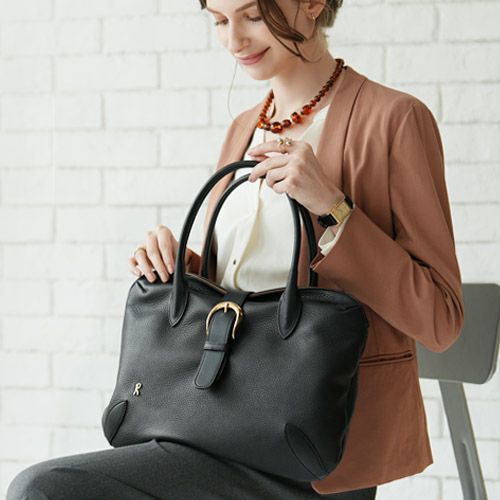 お仕事バッグにもおすすめなきちんと見えるトートバッグは、ジャーダ ロベルタ・ディ・カメリーノのメシカーナ メナーレ