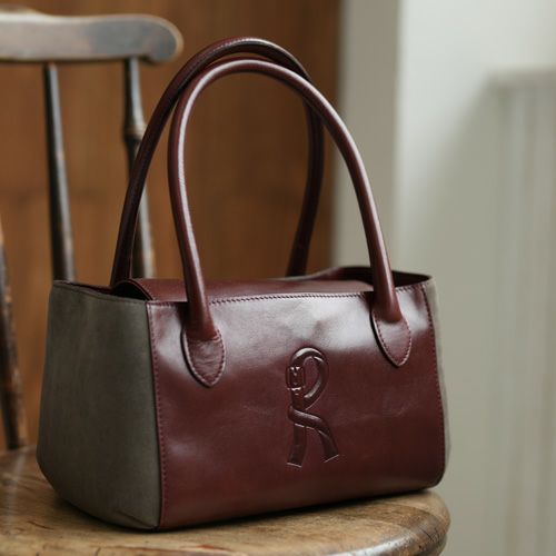 40代に人気のお手頃バッグは、ジャーダ ロベルタ・ディ・カメリーノのカセッタベロア