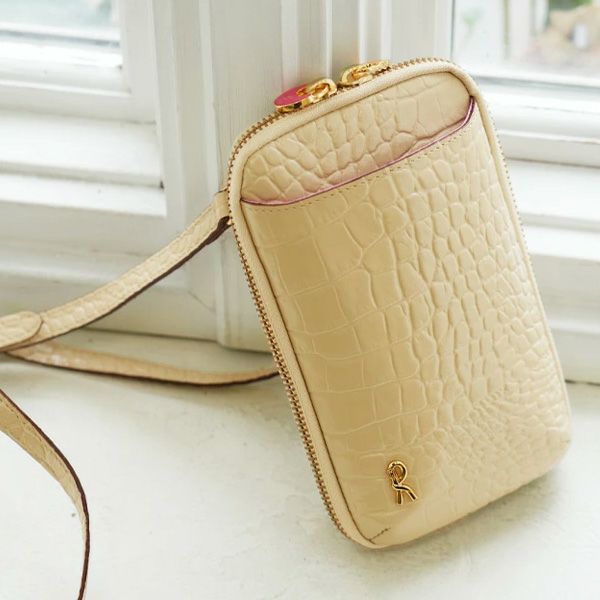 女性の必需品♡お財布ポシェットの魅力とは？
